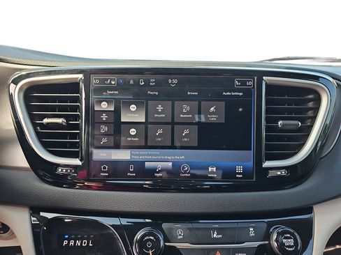 Used 2022 Chrysler Pacifica Touring-L FWD image 21