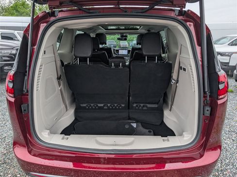 Used 2023 Chrysler Pacifica Limited w/ Uconnect Theater Family Group AWD/4WD image 14