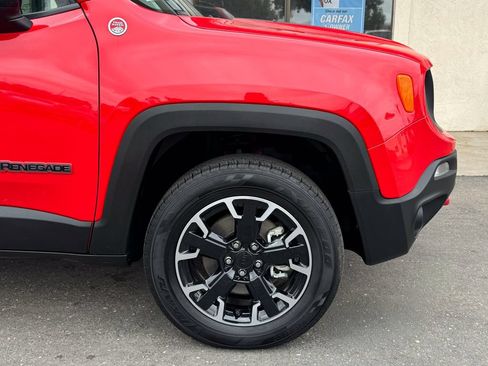 Used 2023 Jeep Renegade Trailhawk AWD/4WD image 2