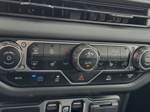 New 2024 Jeep Wrangler Unlimited Sahara image 17