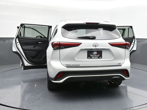 Used 2023 Toyota Highlander L image 42