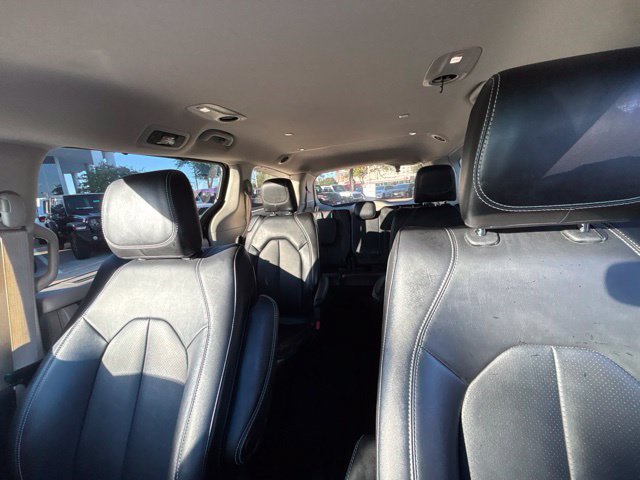 Used 2024 Chrysler Pacifica Touring-L FWD image 14