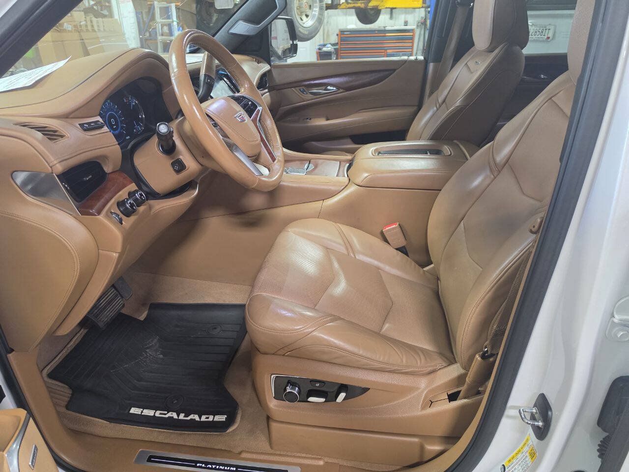Used 2017 Cadillac Escalade Platinum AWD/4WD image 28