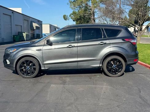 Used 2018 Ford Escape SE w/ SE Sport Appearance Package image 4