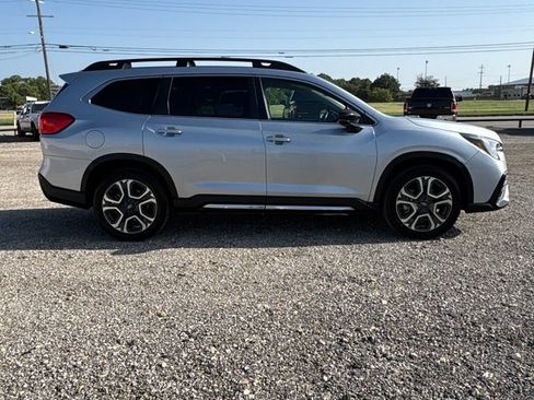 Used 2024 Subaru Ascent Limited AWD/4WD image 2