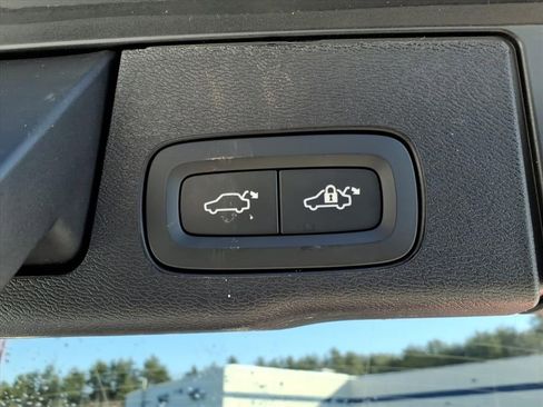 Used 2025 Volvo XC60 B5 Plus image 11