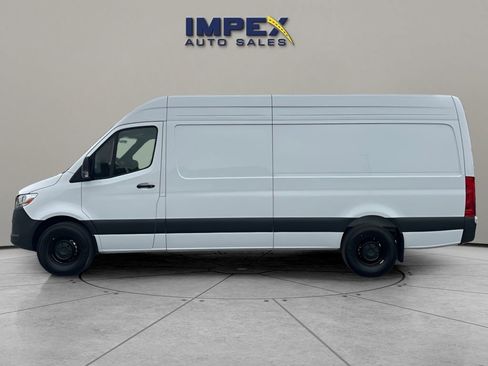 Used 2025 Mercedes-Benz Sprinter 2500 image 2