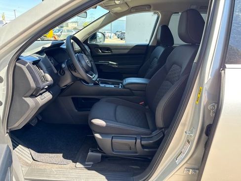 Used 2024 Nissan Pathfinder S AWD/4WD image 16