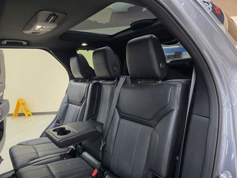 Used 2020 Land Rover Discovery Landmark AWD/4WD image 30