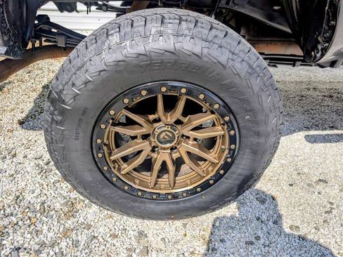 Used 2017 Toyota Tacoma SR AWD/4WD image 16