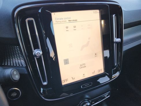 Used 2022 Volvo XC40 T5 R-Design w/ Advanced Package image 9