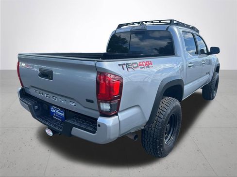 Used 2019 Toyota Tacoma TRD Off-Road AWD/4WD image 7
