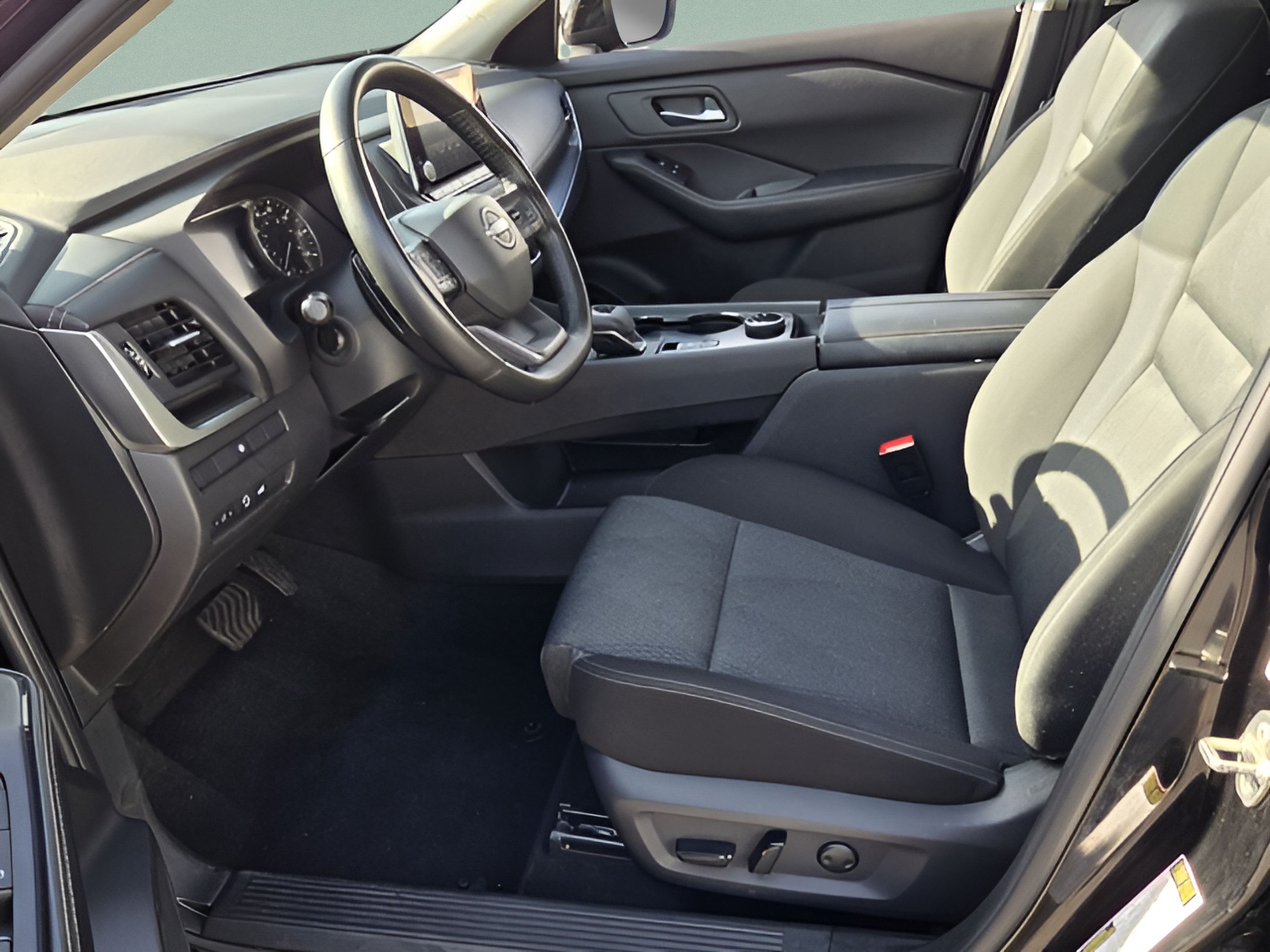 Used 2025 Nissan Rogue SV AWD/4WD image 9
