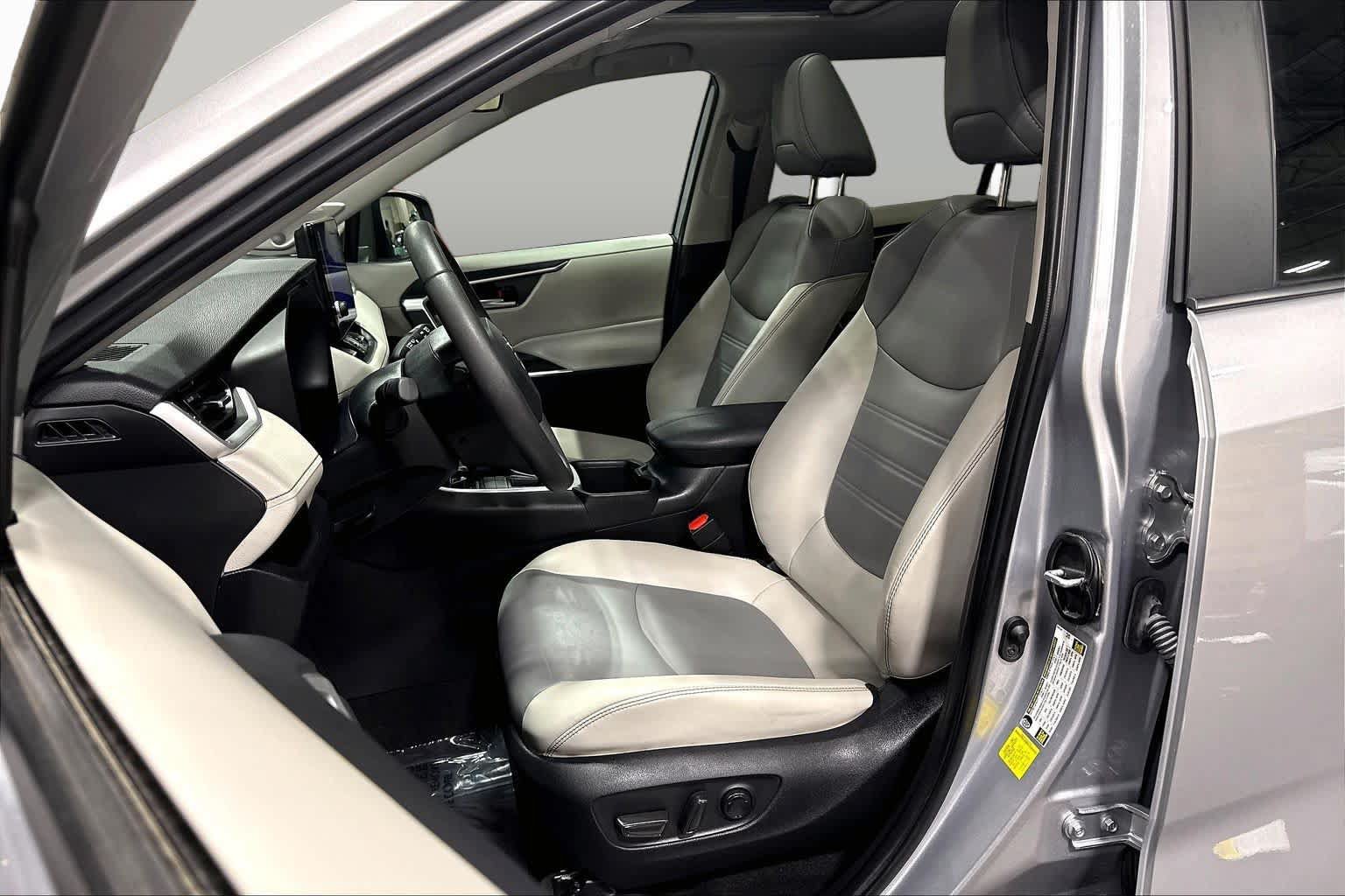 Used 2023 Toyota RAV4 XLE Premium AWD/4WD image 8