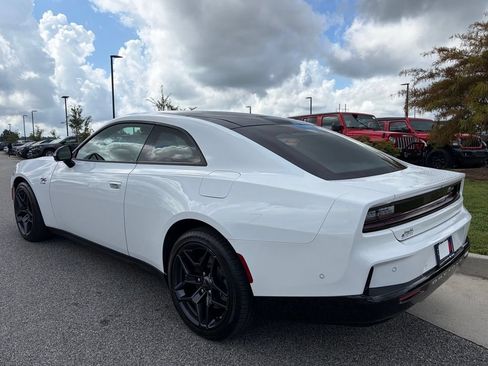 Used 2024 Dodge Charger Daytona R/T w/ Plus Group AWD/4WD image 6