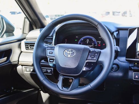 Used 2026 Toyota Camry SE image 18