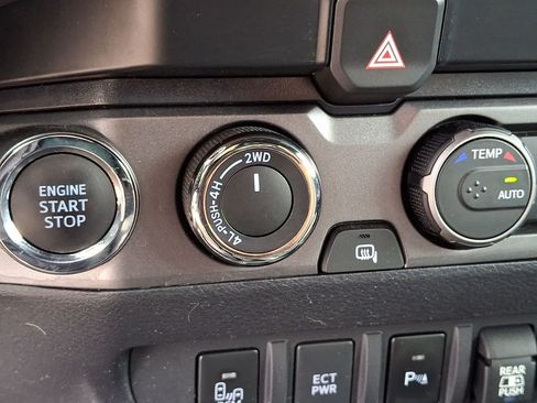 Used 2022 Toyota Tacoma TRD Sport w/ Technology Package AWD/4WD image 29