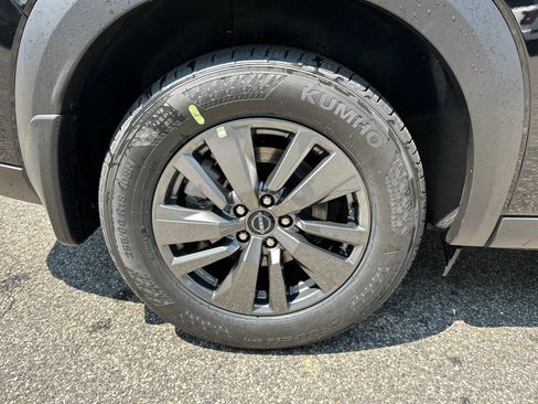 New 2026 Nissan Pathfinder SV w/ SV Premium Package FWD image 15