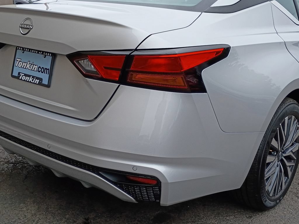 Used 2025 Nissan Altima 2.5 SV FWD image 5