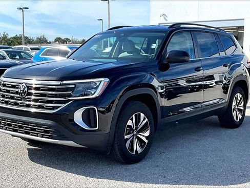 Certified 2025 Volkswagen Atlas SE image 9