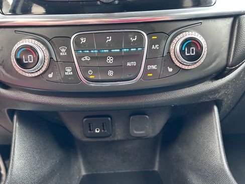 Used 2021 Chevrolet Traverse LT AWD/4WD image 27