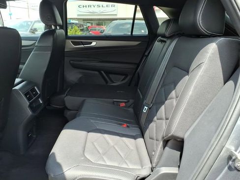 Used 2024 Volkswagen Atlas Cross Sport SE AWD/4WD image 11