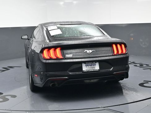 Used 2018 Ford Mustang Coupe image 8