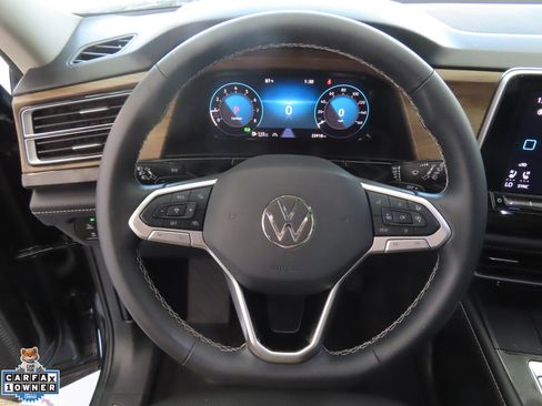 Used 2024 Volkswagen Atlas SE w/ Panoramic Sunroof Package FWD image 16