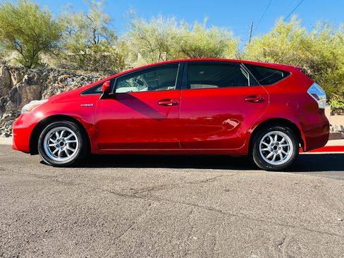 Used 2012 Toyota Prius V Two image 3