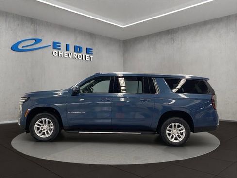 New 2026 Chevrolet Suburban LT w/ Comfort Package AWD/4WD image 11