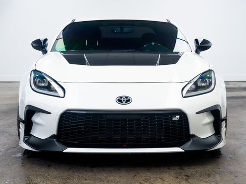 Used 2025 Toyota GR86 Premium image 2