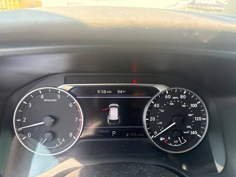 Used 2022 Nissan Rogue SV w/ SV Premium Package FWD image 9
