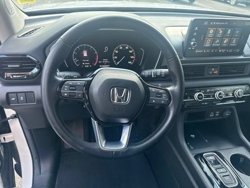 Used 2024 Honda Pilot Touring image 15