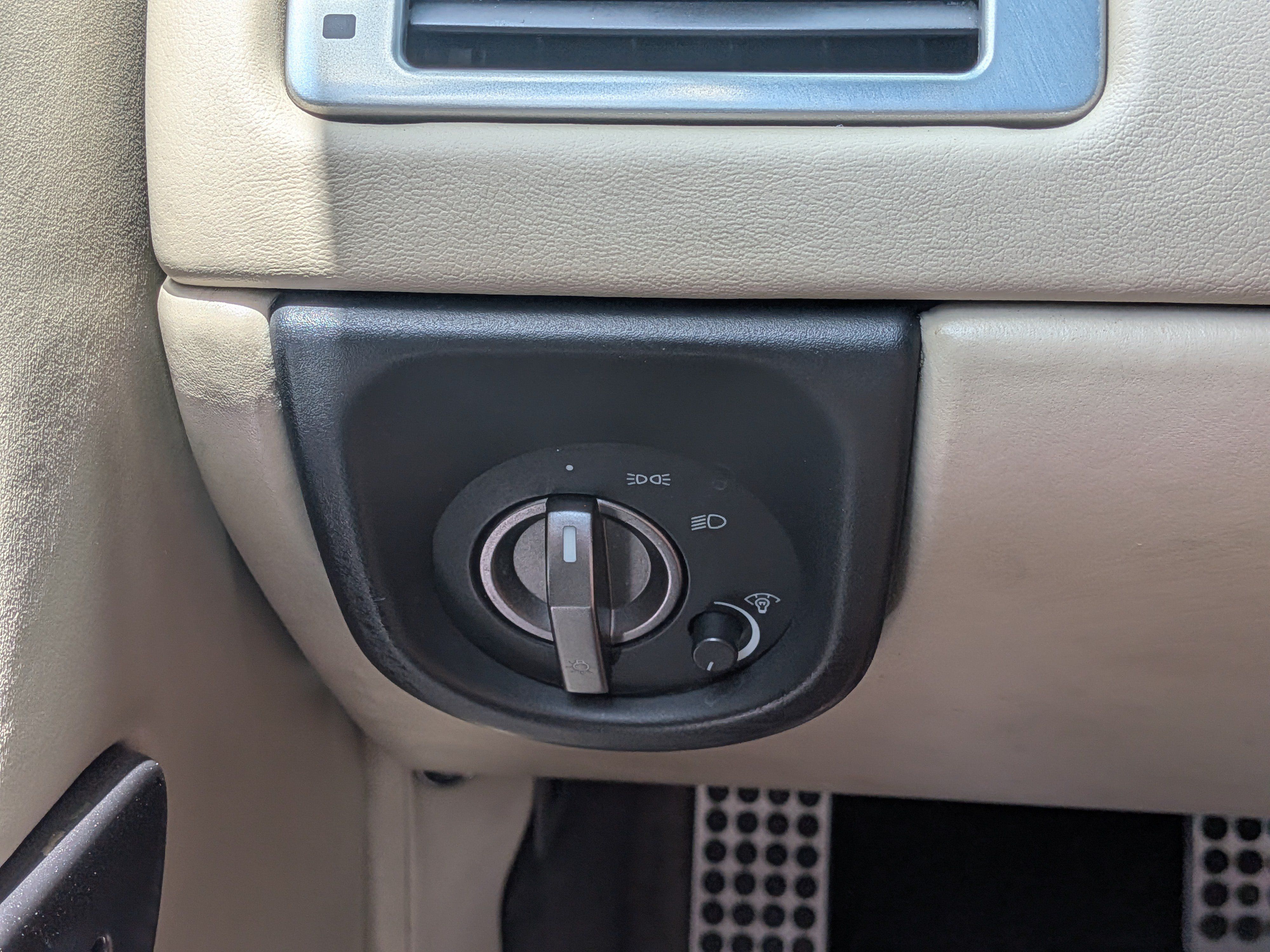 Used 2005 Aston Martin DB9 Coupe RWD image 21
