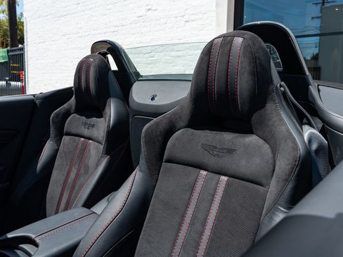 Used 2023 Aston Martin V8 Vantage Roadster RWD image 23