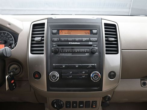 Used 2012 Nissan Frontier SL image 13