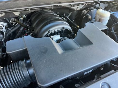 Used 2019 Chevrolet Suburban LT image 38