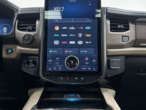 Used 2023 Ford Expedition Max Limited image 25