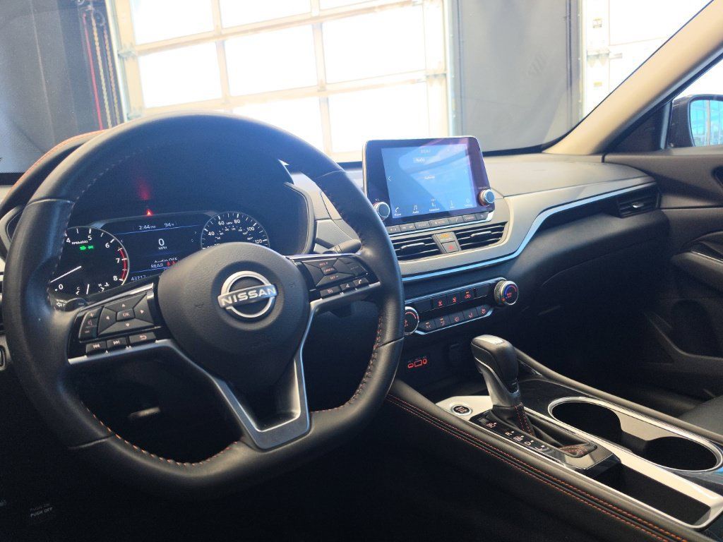 Used 2024 Nissan Altima 2.5 SR FWD image 18