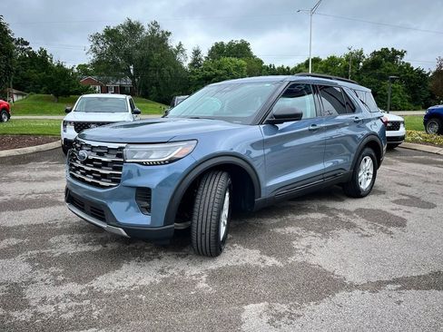 New 2026 Ford Explorer Active RWD image 3