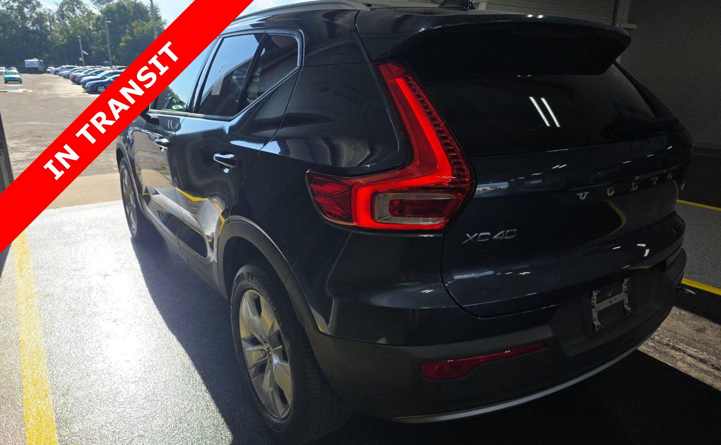Used 2022 Volvo XC40 T5 Momentum AWD/4WD image 3