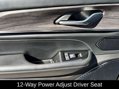 Used 2022 Jeep Grand Cherokee Overland w/ Luxury Tech Group IV image 17