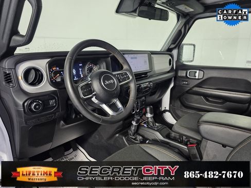Used 2024 Jeep Wrangler Sahara image 11