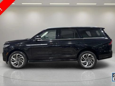 Certified 2025 Lincoln Navigator Reserve AWD/4WD image 16
