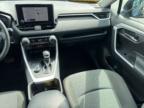 Used 2025 Toyota RAV4 XLE AWD/4WD image 5