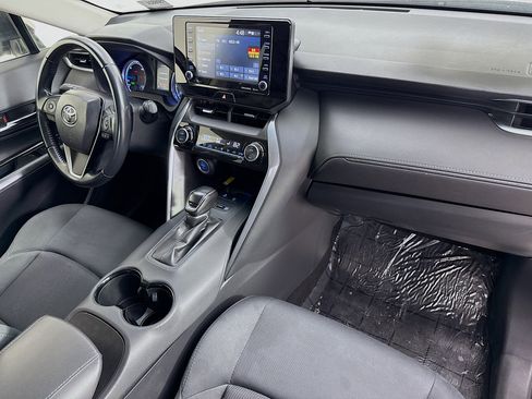 Used 2022 Toyota Venza LE image 31
