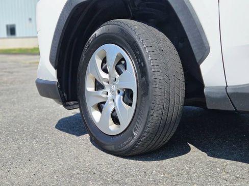 Used 2021 Toyota RAV4 LE AWD/4WD image 29