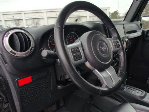 Used 2017 Jeep Wrangler Unlimited Rubicon AWD/4WD image 10