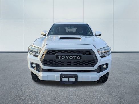 Used 2017 Toyota Tacoma TRD Sport image 8