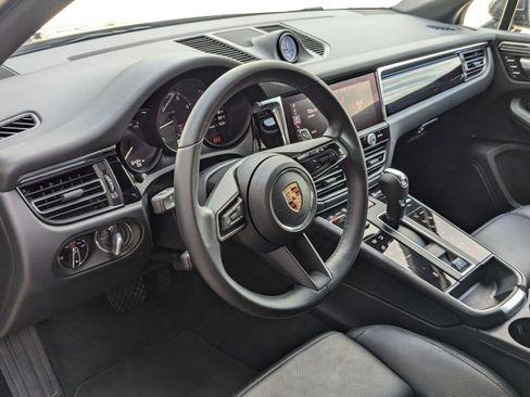 Used 2025 Porsche Macan image 15